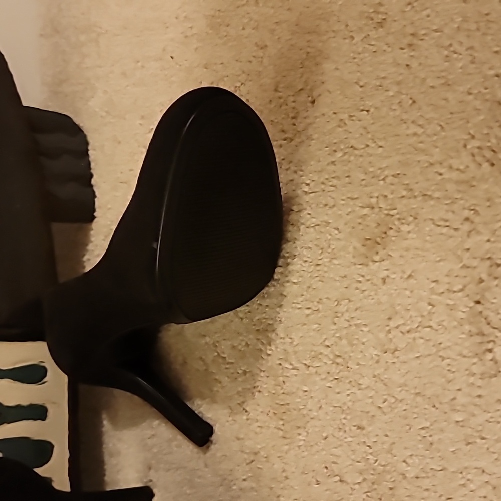 Shoes - Picture 3 of 3